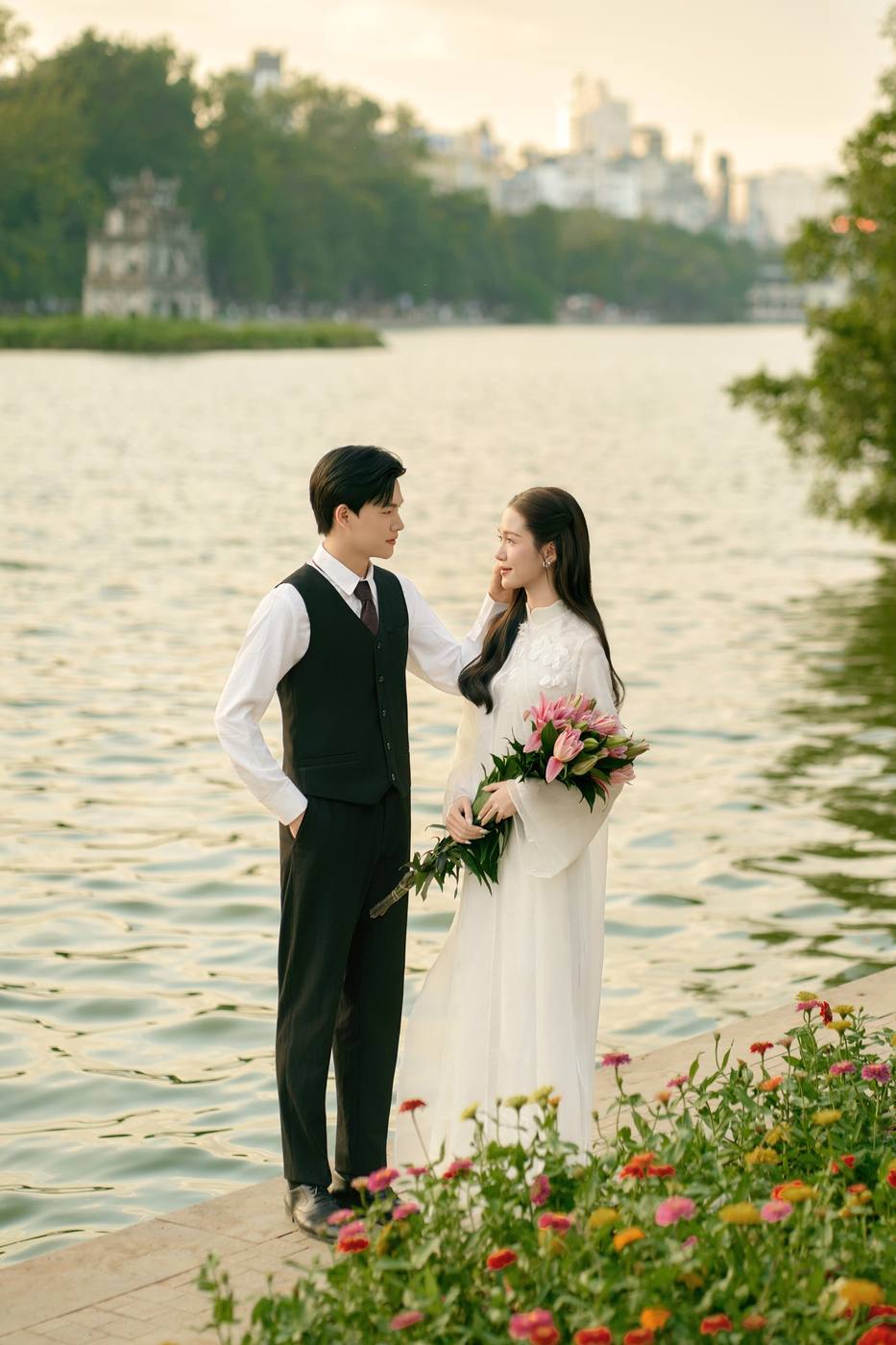 Lily & Linen — áo dài trắng ngoại cảnh — Duy Max Studio, trang 6