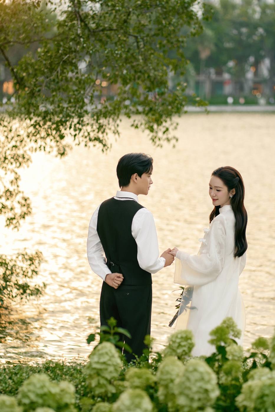 Lily & Linen — áo dài trắng ngoại cảnh — Duy Max Studio, trang 7