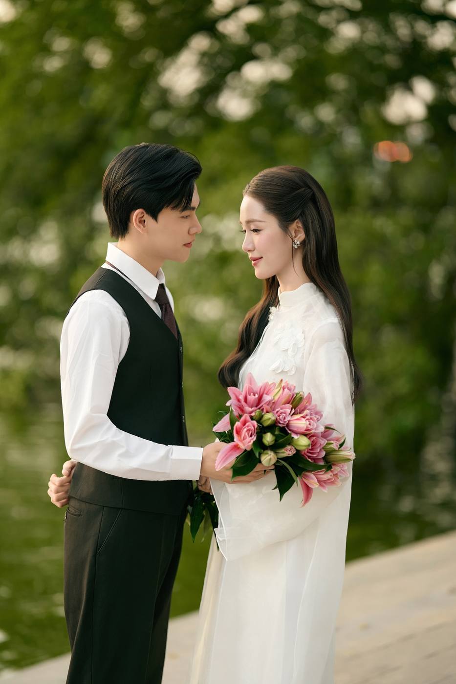 Lily & Linen — áo dài trắng ngoại cảnh — Duy Max Studio, trang 10