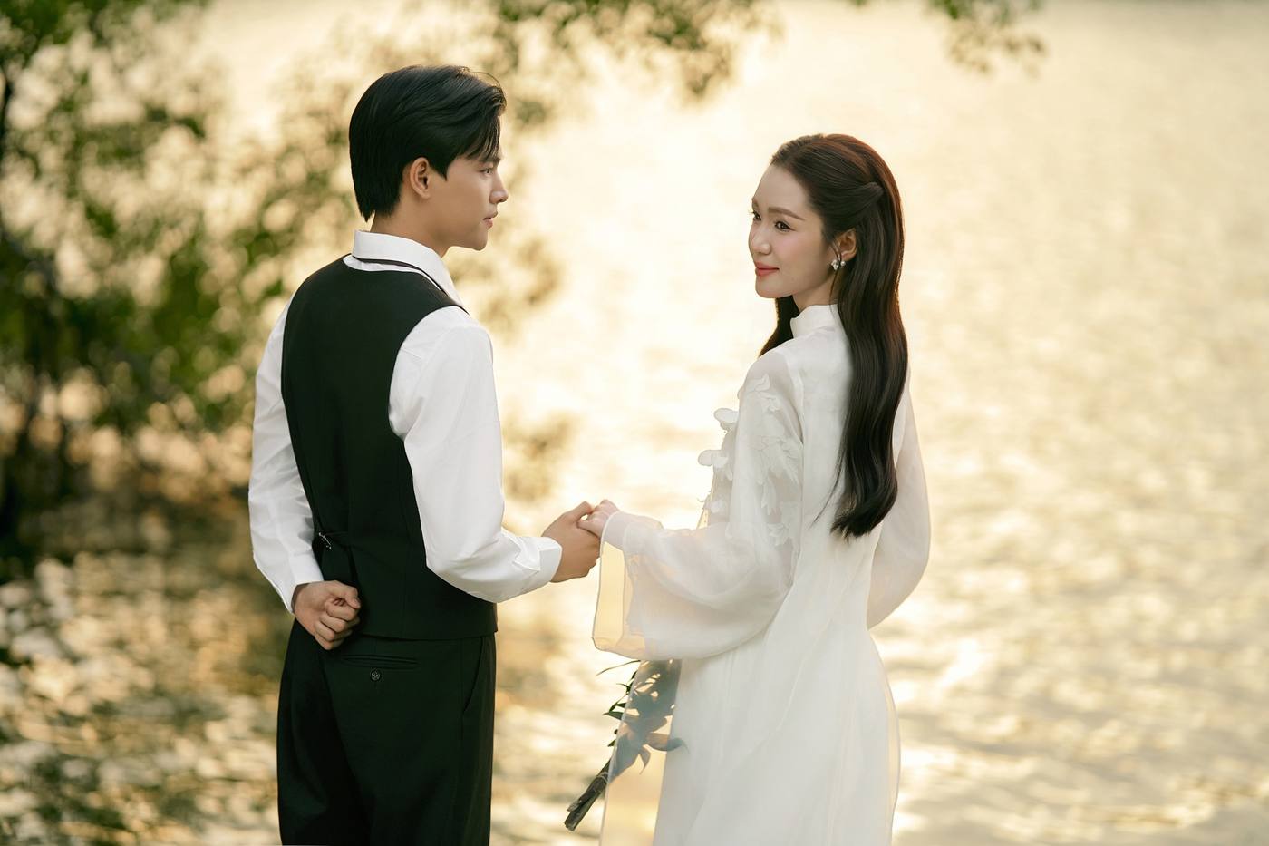 Lily & Linen — áo dài trắng ngoại cảnh — Duy Max Studio, trang 14