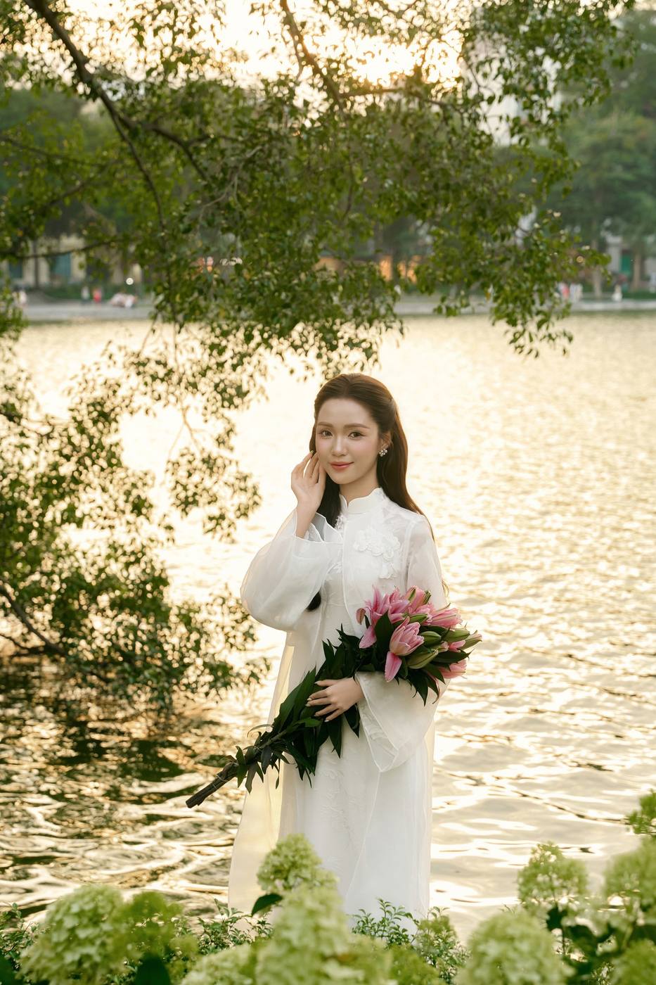 Lily & Linen — áo dài trắng ngoại cảnh — Duy Max Studio, trang 17