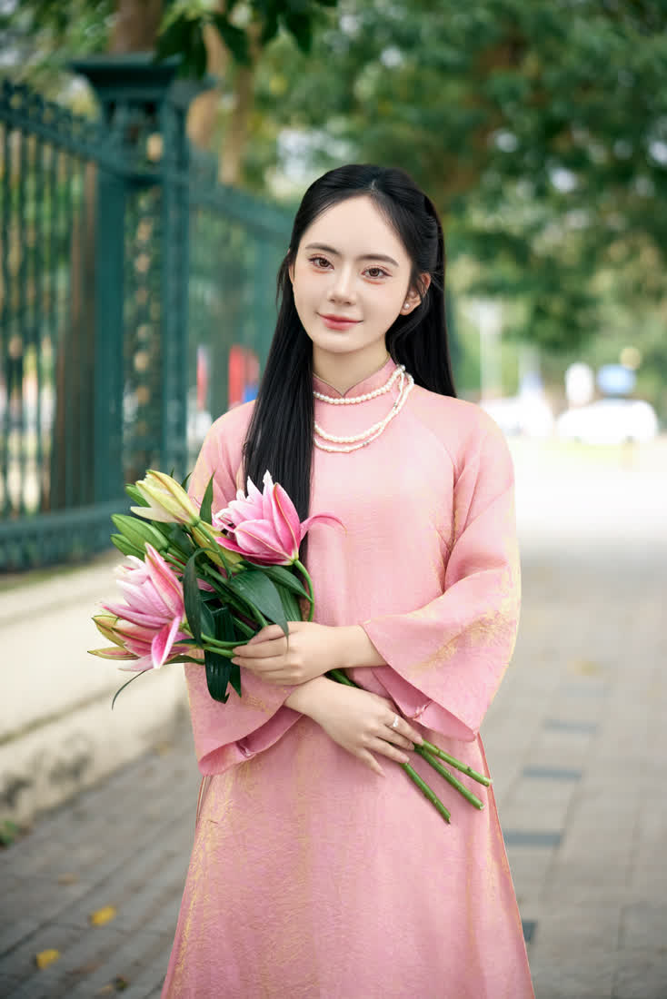 Áo dài hồng · biệt thự Pháp và hoa loa kèn — Duy Max Studio