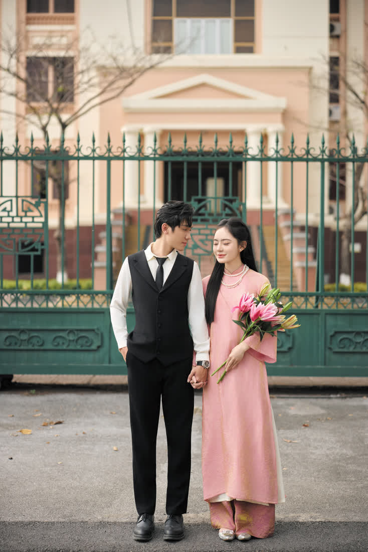 Áo dài hồng · biệt thự Pháp và hoa loa kèn — Duy Max Studio