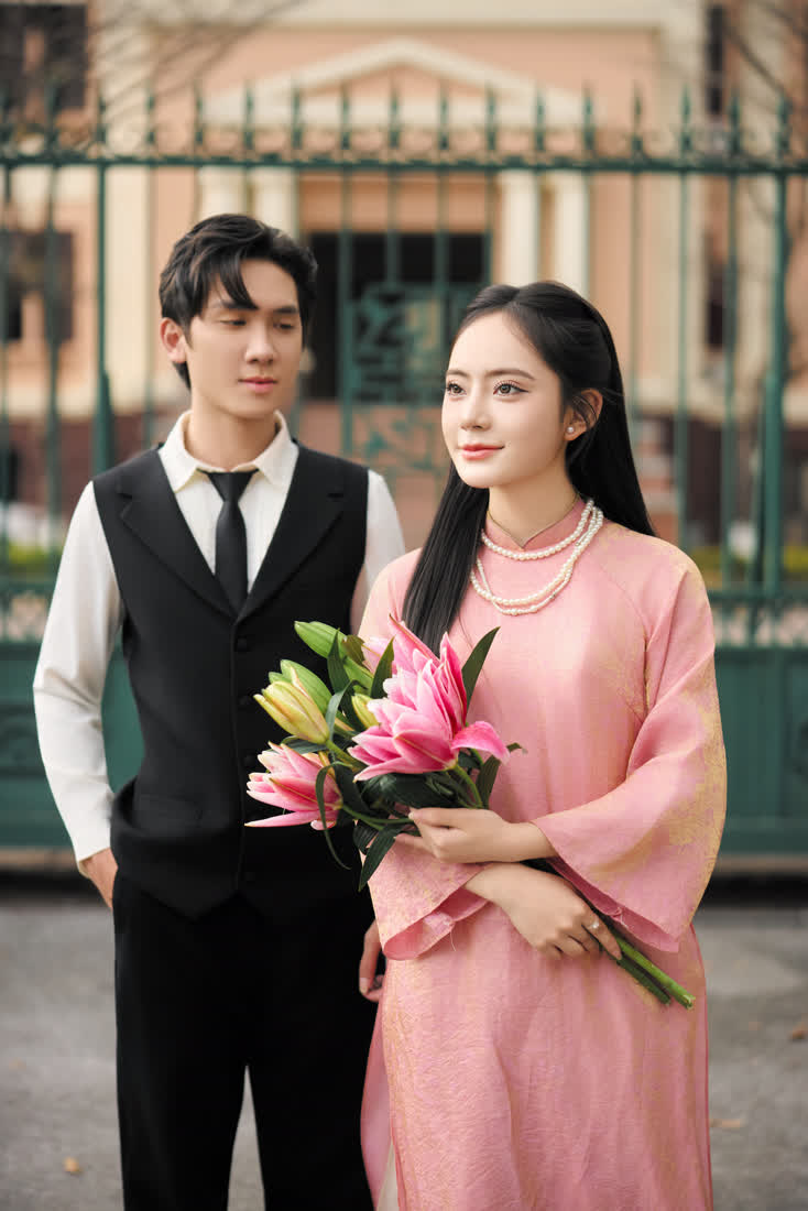 Áo dài hồng · biệt thự Pháp và hoa loa kèn — Duy Max Studio