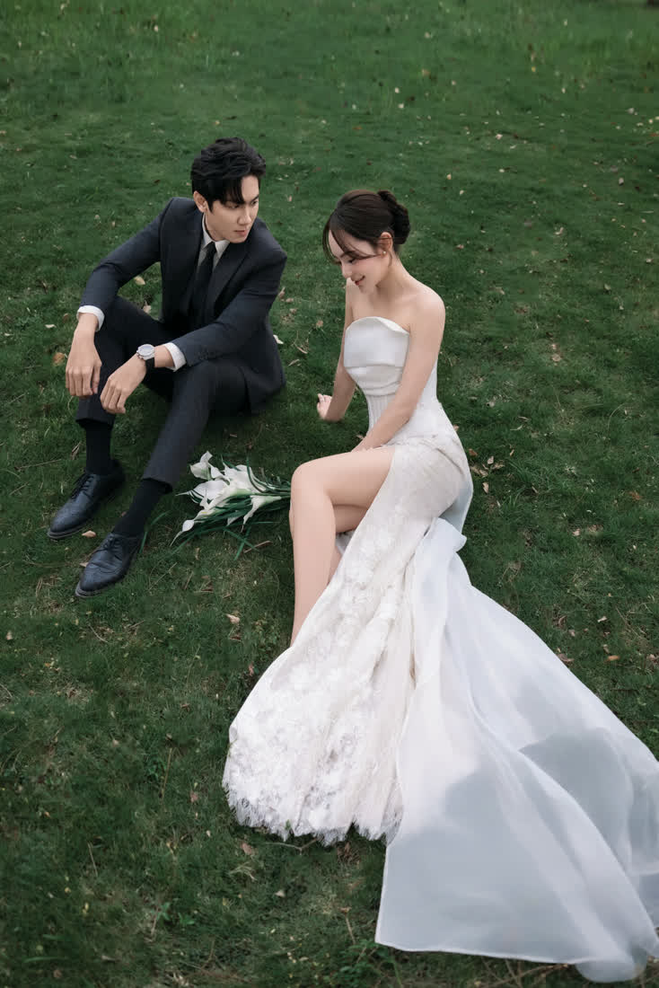 Váy cưới trắng · công viên — Duy Max Studio