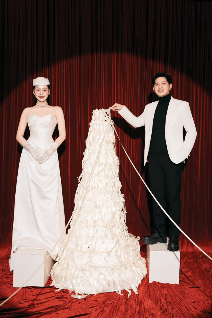 Rèm đỏ tiệc cưới — Duy Max Studio