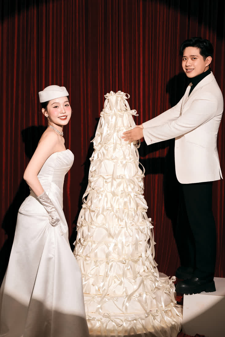 Rèm đỏ tiệc cưới — Duy Max Studio