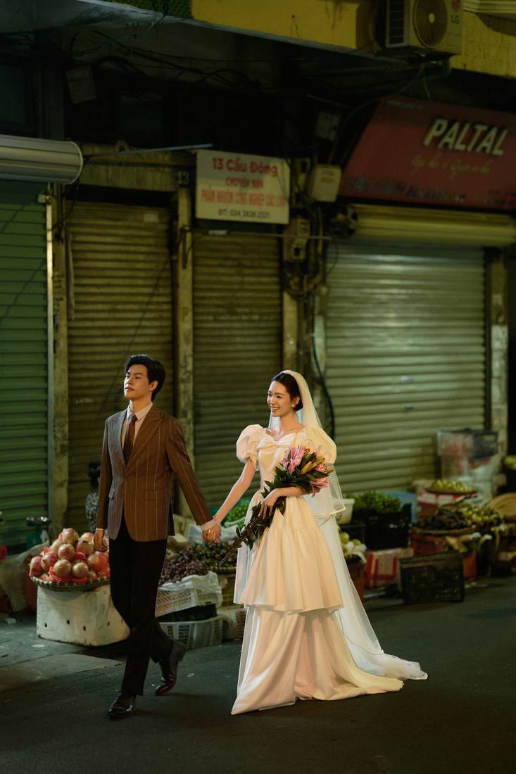 Phố cổ về đêm · chợ Đồng Xuân — Duy Max Studio