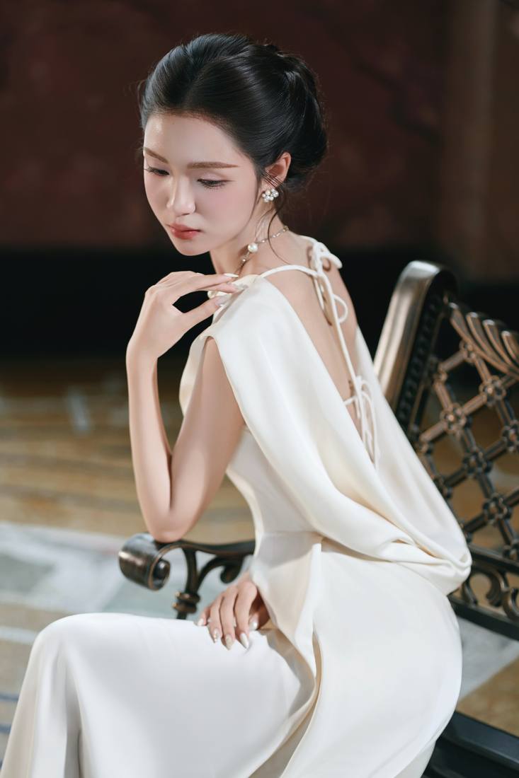 Biệt thự Pháp cổ · váy lụa — Duy Max Studio
