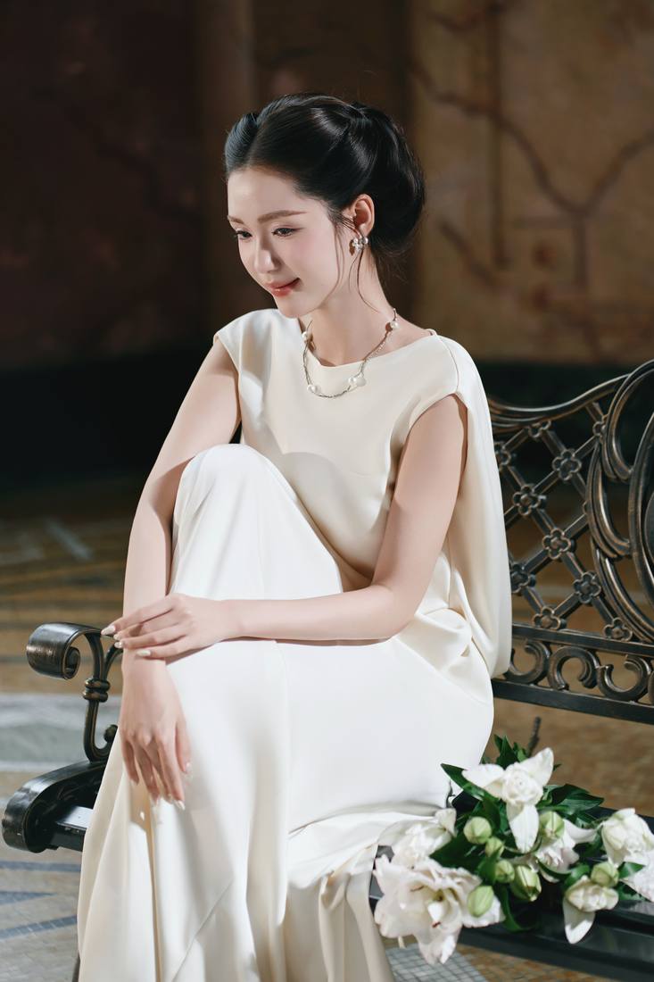 Biệt thự Pháp cổ · váy lụa — Duy Max Studio