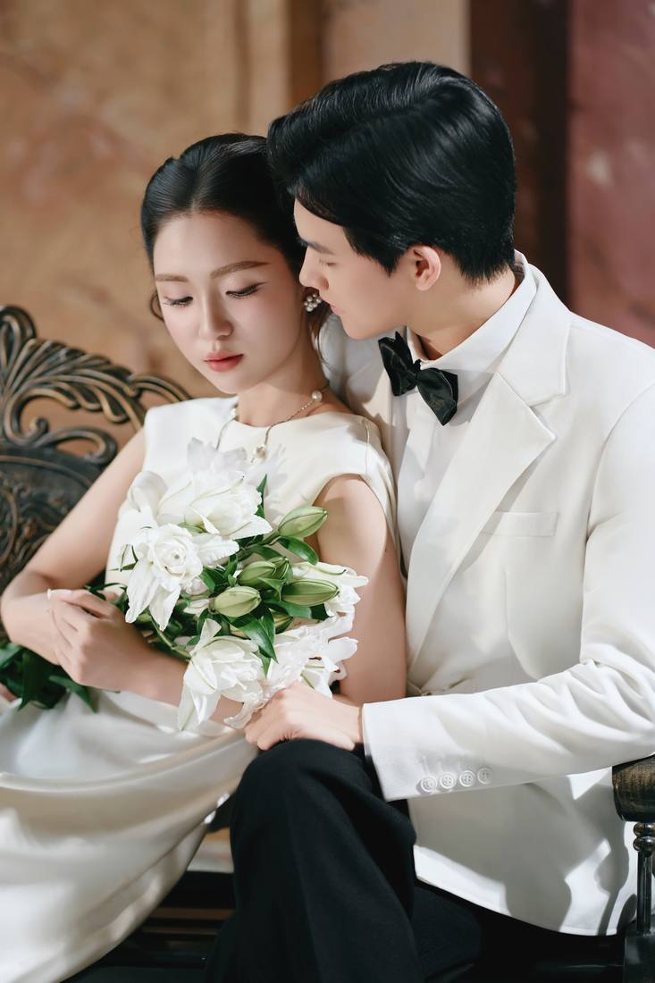 Biệt thự Pháp cổ · váy lụa — Duy Max Studio