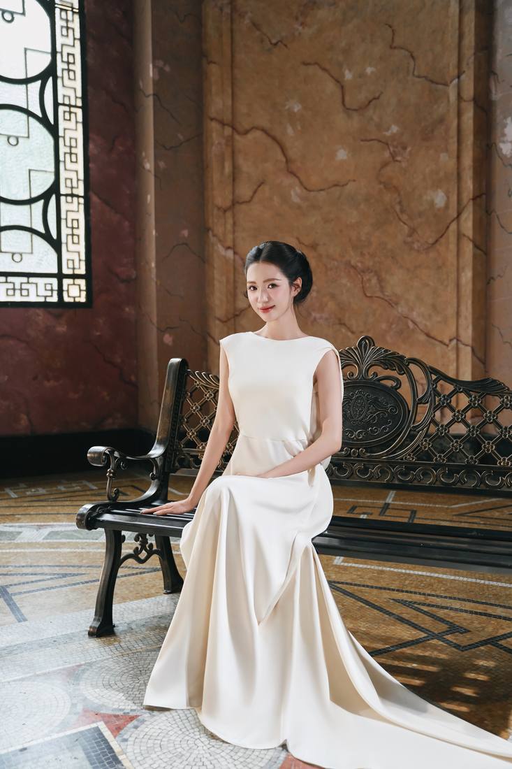 Biệt thự Pháp cổ · váy lụa — Duy Max Studio