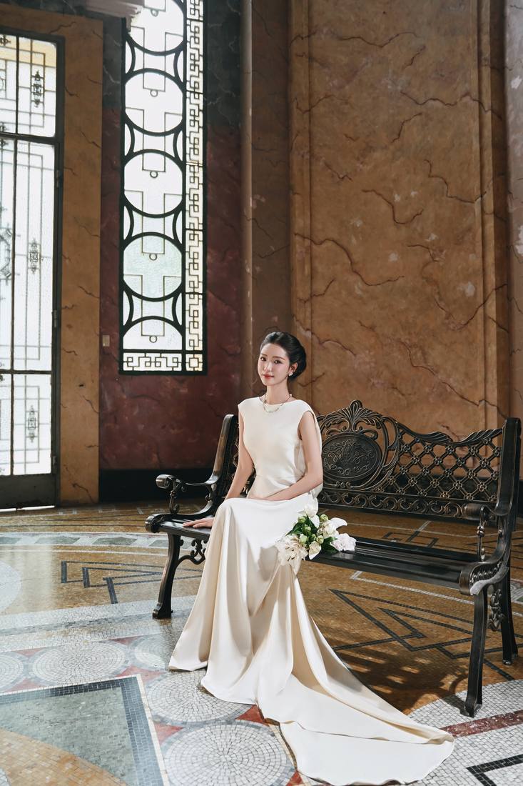 Biệt thự Pháp cổ · váy lụa — Duy Max Studio